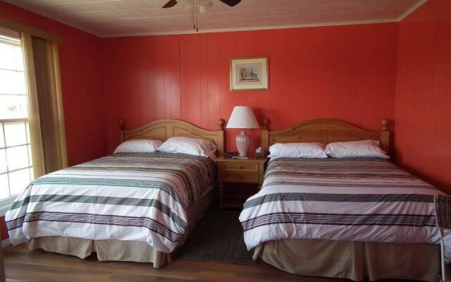 Points East Beach Motel