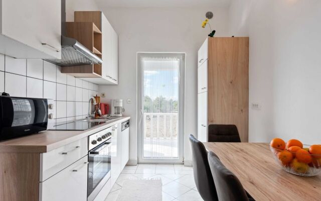 Snug Apartment in Vir near Sea