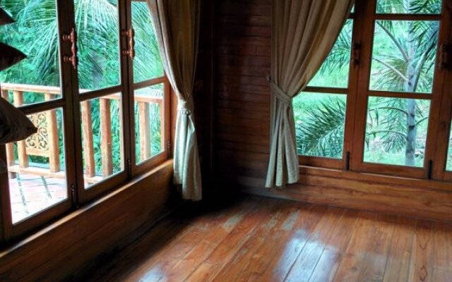 Baan Song Thai