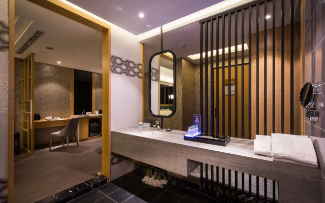 Uher Luxury Resort & Hotel