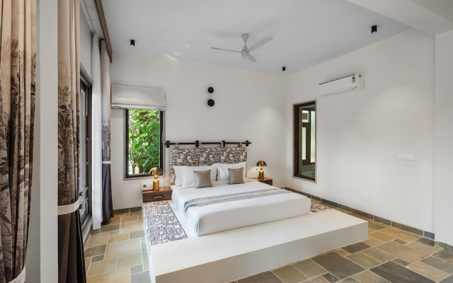 Still River Suites with Heated Pool, Jacuzzi by ELIVAAS
