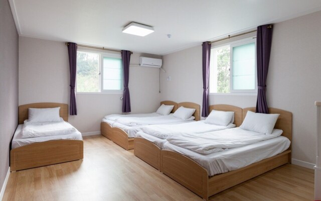 Edel Guesthouse - Hostel