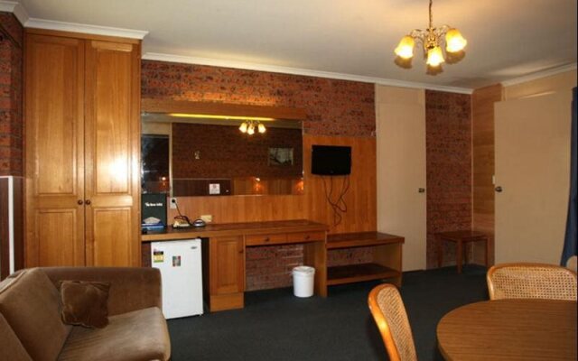 Golden Leaf Motor Inn