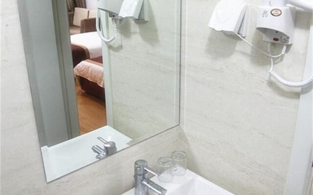 Rijia Huayi Hotel（Xi'An Xiaozhai Store）