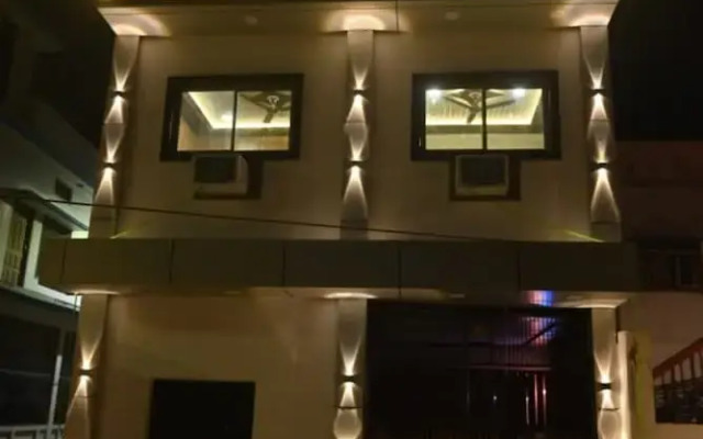 Goroomgo Narayan Niwas Homestay Ayodhya