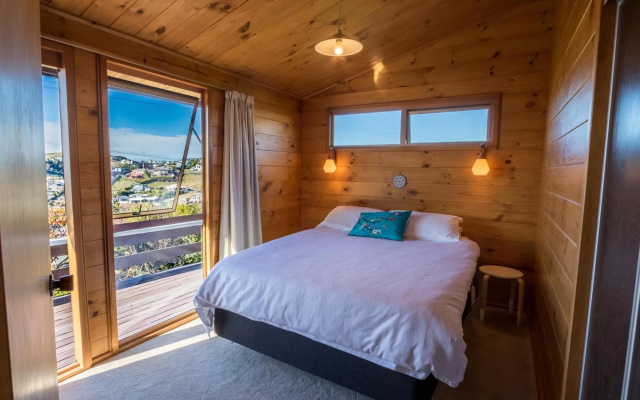 Beach House on the Ridge - Kaiteriteri Holiday Home — 4-star hotel in Kaiteriteri