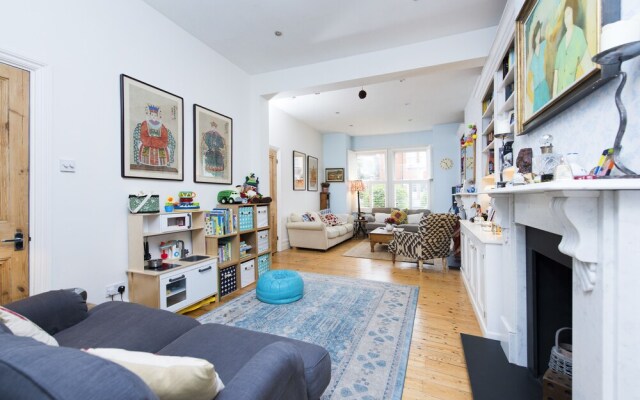 Gorgeous Modern 5BR Family Home