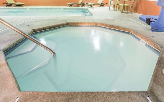 Super 8 by Wyndham Roseburg