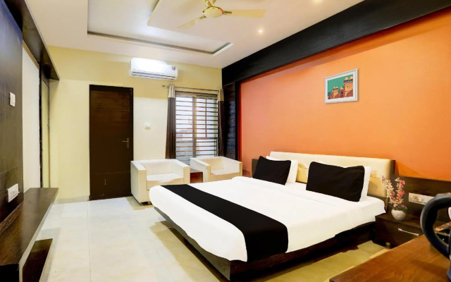 OYO 27960 Hotel Divya Sai Palace