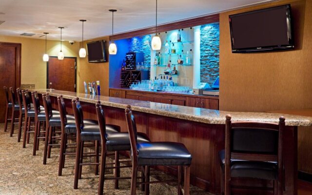 Crowne Plaza Edison by IHG