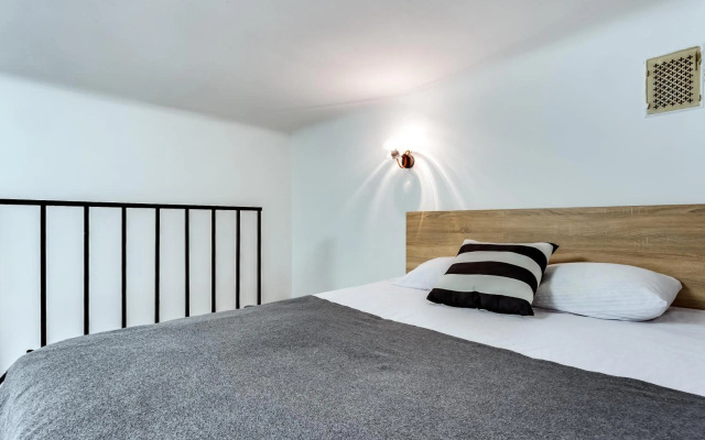 Valova 13, small studio