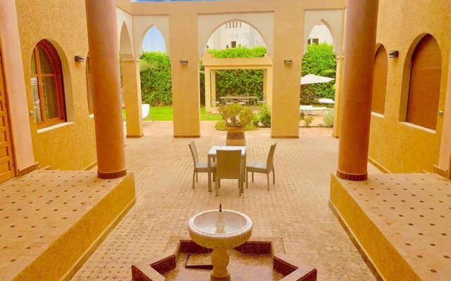 4 bedrooms villa with private pool enclosed garden and wifi at Marrakech