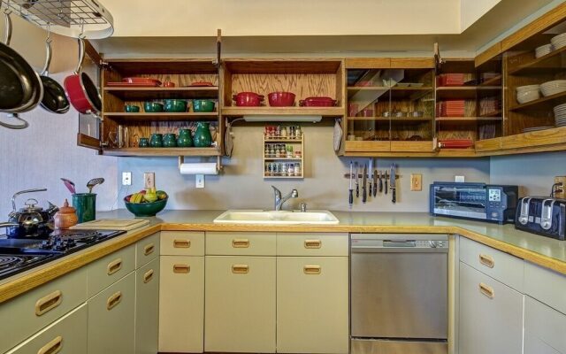 1117 Lowell Avenue 4 Bedroom Condo