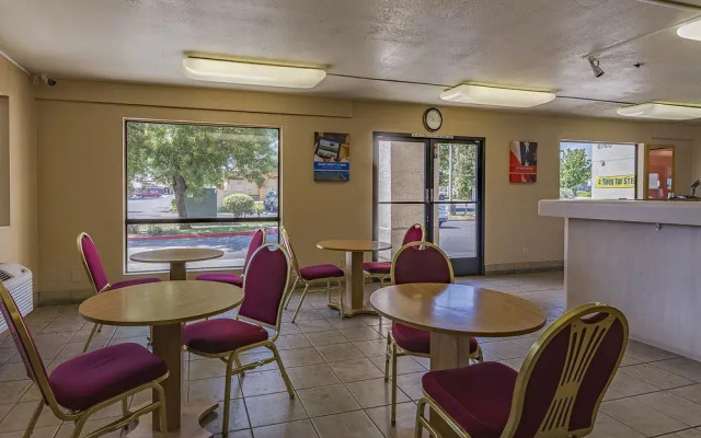 Motel 6-Fresno, CA - Yosemite Hwy