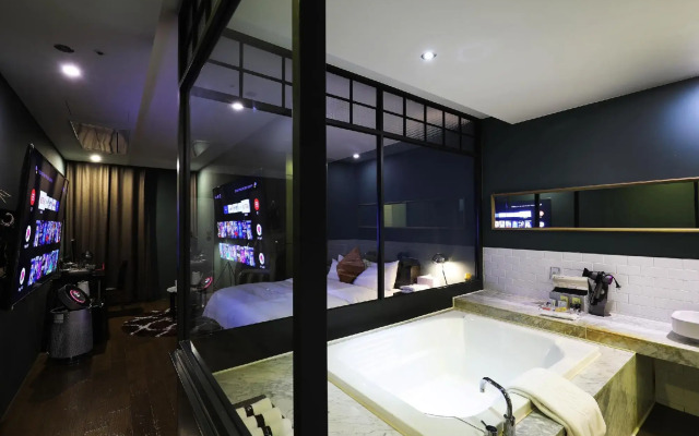 Vine Hotel