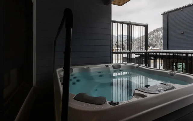 Tally Ho By Revelstoke Vacations