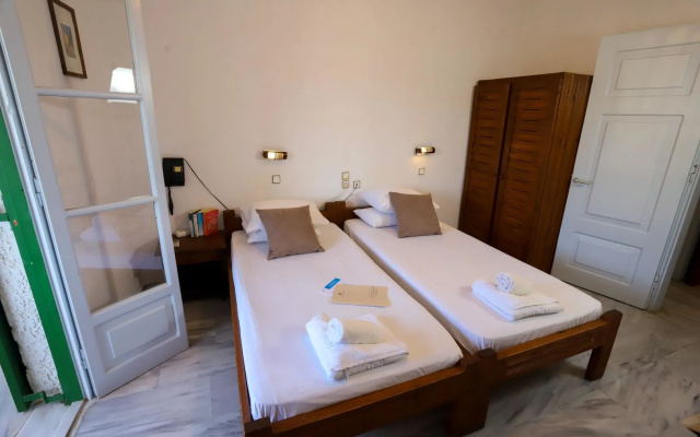 Bastas Hotel & Studios