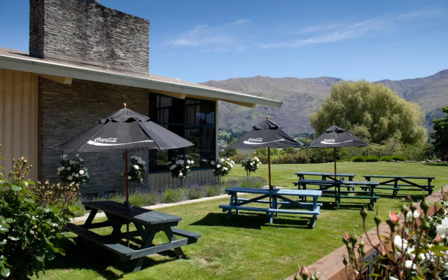 Wanaka Hotel