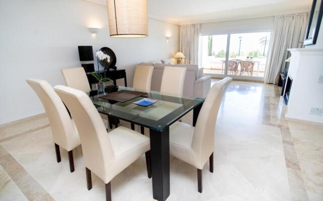 Front-line garden apartment in Palm Beach, Marbella