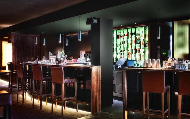 Grauer Bar
