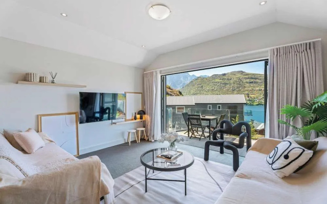 Lakefront Getaway