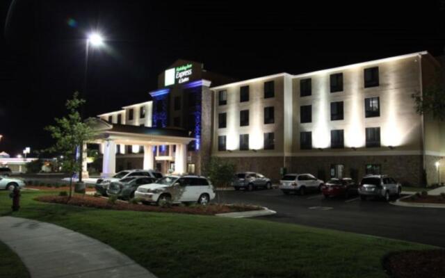 Holiday Inn Express & Suites Huntsville Airport by IHG