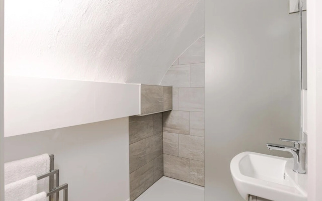 4 Berkeley Sq - YourApartment
