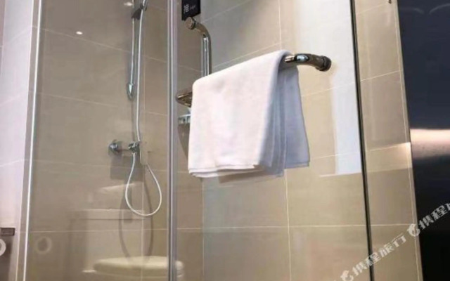 Yuanlong Hotel (Zhuhai Nanshui Bus Station)