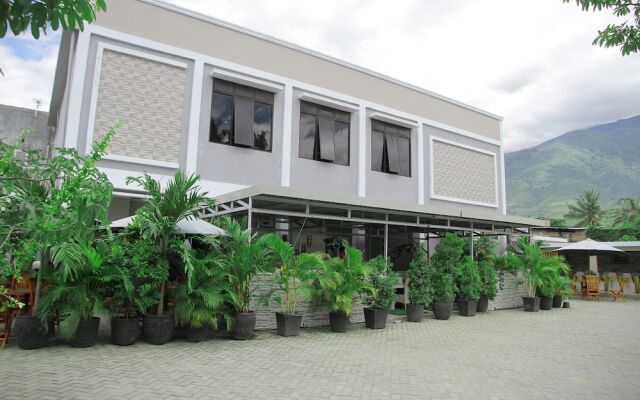 Zamrud Hotel by OYO Rooms