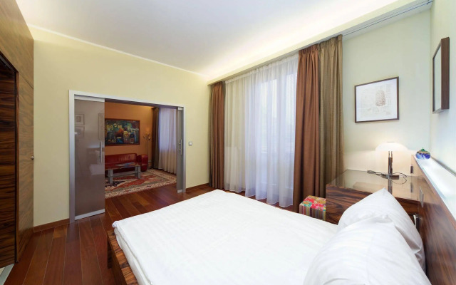 Merchant's Avenue Hotel