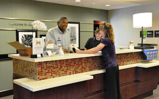 Hampton Inn & Suites Cincinnati/Uptown-University Area