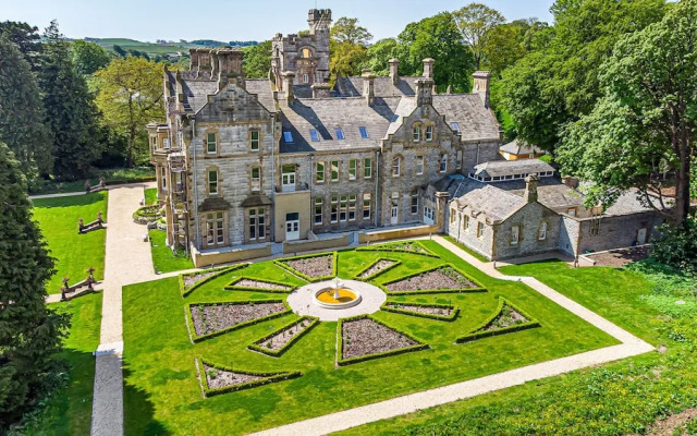 The Lucy Suite Stone Cross Mansion