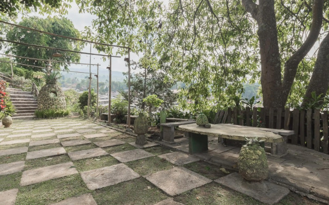 OYO 3040 D'pineapple Villa