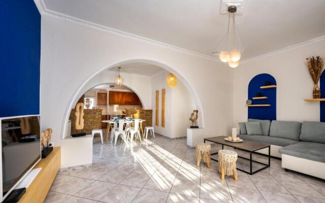 Modern 2 bed Apartment in Downtown of Fira