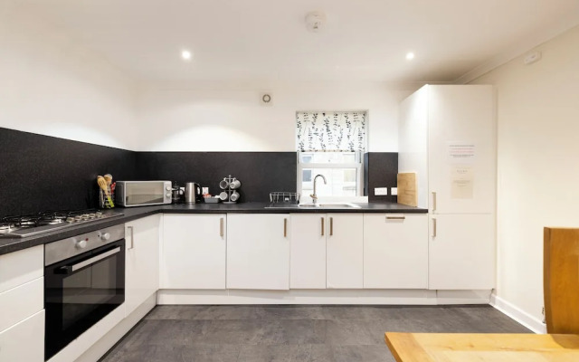 JOIVY Modern flats near Edinburgh Castle