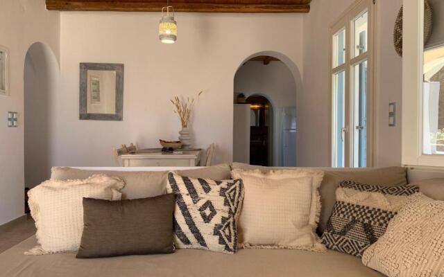 Rosemary Residence in Ampelas. 3 bedroom house