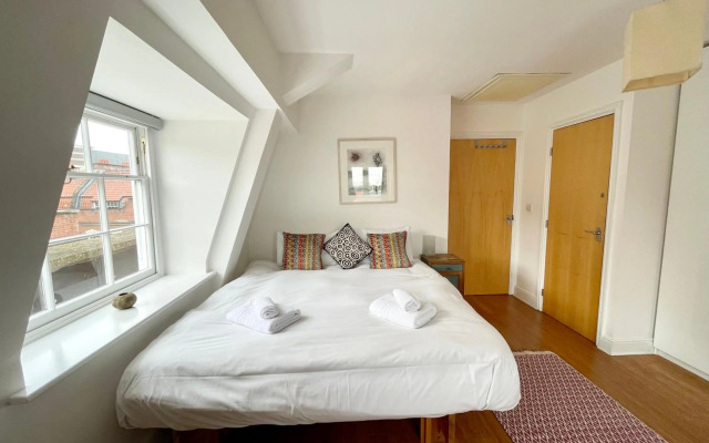 Bright 1 bed flat near Cabot Circus