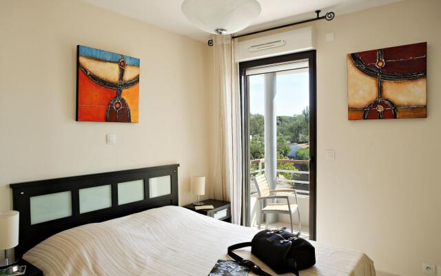 Luxury Apartment With Large Terrace Located on a Marina