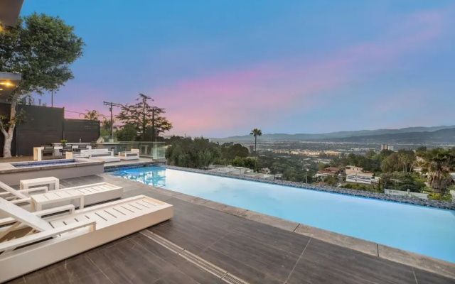 Mulholland View - Mid-century Modern Escape w/ Infinity Pool