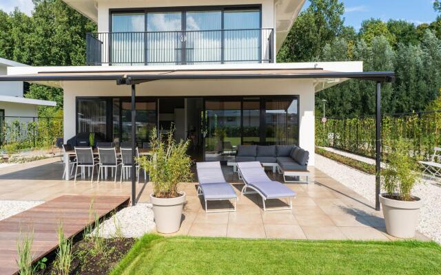 Luxury Water Villa in Harderwold With Jetty