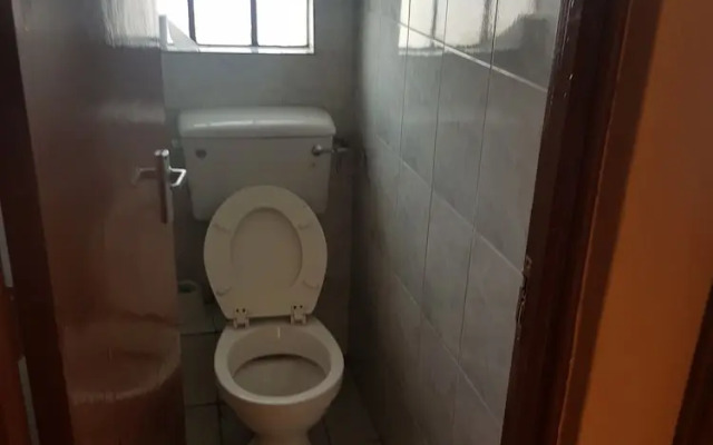 Cosy Sunflower House Nairobi with Wi-Fi