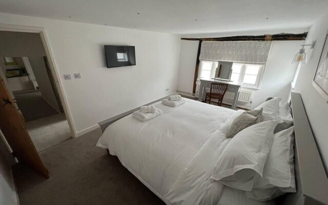 2 Bed Grade 2 - Dates Back to 1500's
