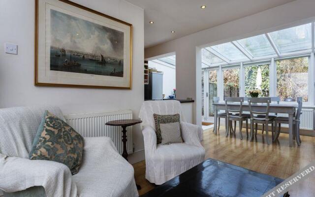 Veeve  2 Bedroom Flat On Dafforne Road Wandsworth