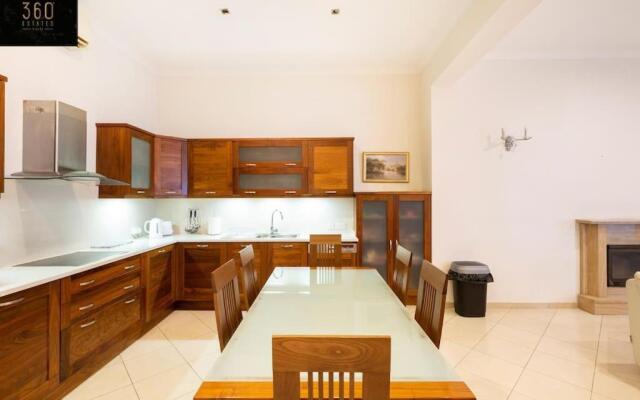 Beautiful, Seafront spacious APT in Sliema by 360 Estates