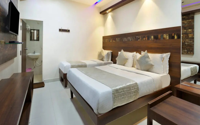 Mannars Deluxe Lodge