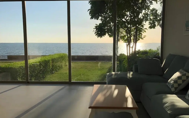 Sandbox beachfront villa2