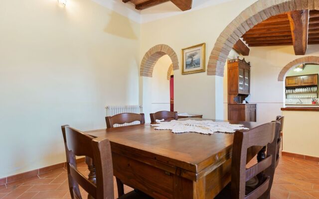 Secluded Holiday Home in Bibbiano With Courtyard