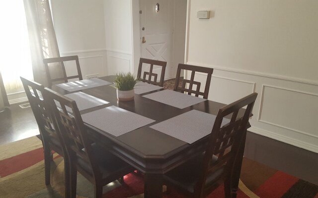 Great 2 Floor house in Beverly-wood