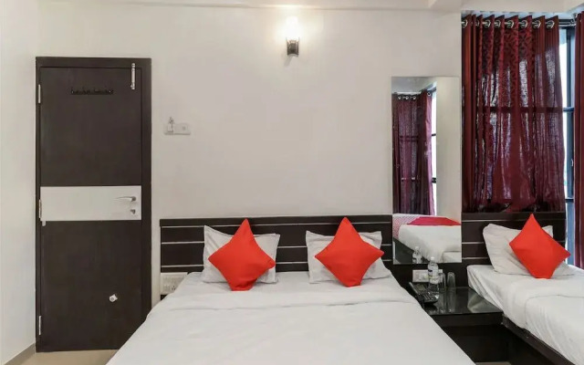 OYO 12053 Hotel Shri Govind