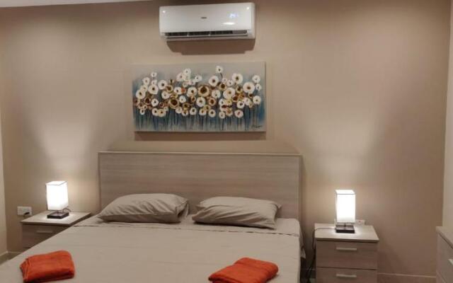 Wileg 4B Luxury Two Bedroom Apartment with Shared Swimming Pool.